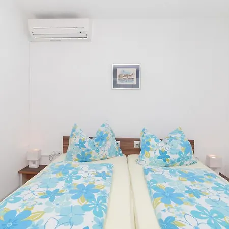 雅得罗旅馆 招待所 罗维尼