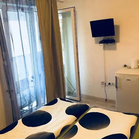 雅得罗旅馆 招待所 罗维尼