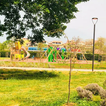 雅得罗旅馆 3* 罗维尼